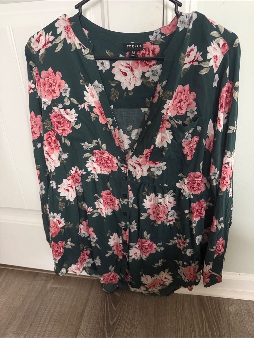 torrid Dark Green Floral Button-Up Blouse with Pink Rose Print